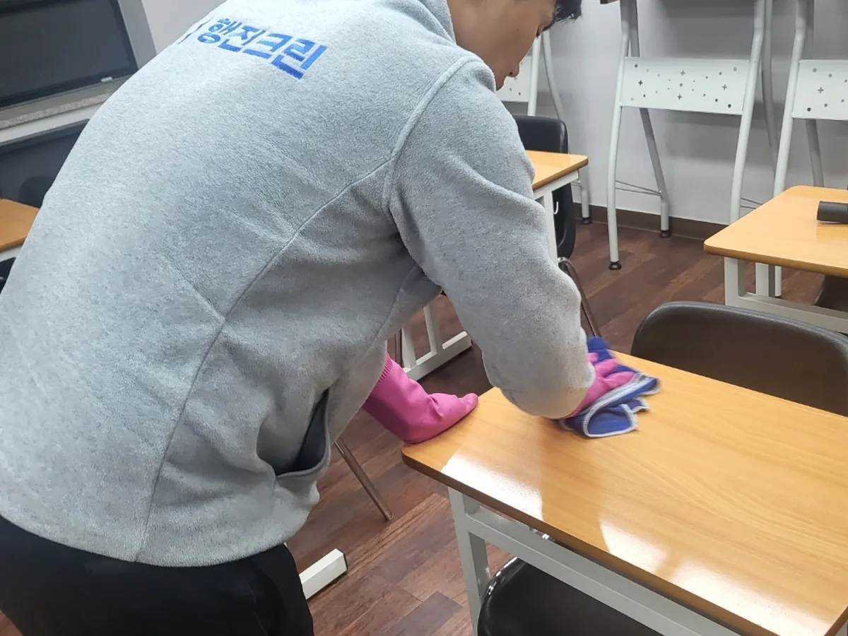 북구 금곡동 유치원 책걸상 교실 위생청소 사례 - 행진크린